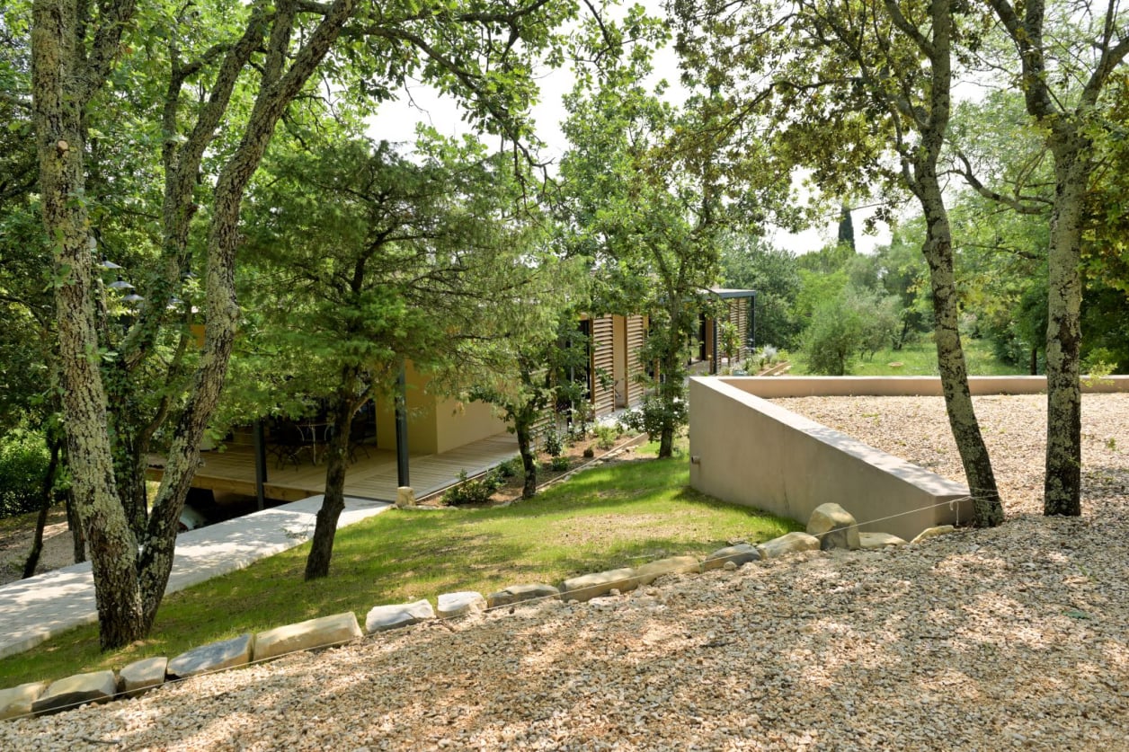 Villa contemporaine ossature bois , intégrée dans le milieu naturel conçue par l'architecte Benoît Gilet  