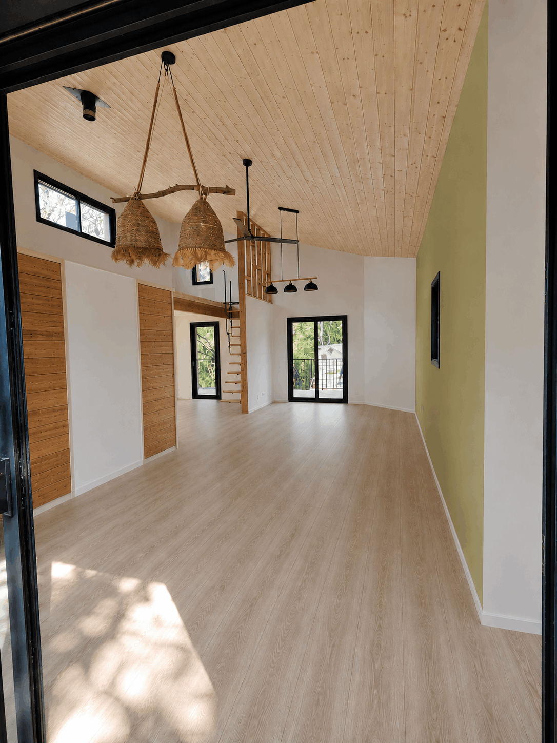 Maison  ossature bois avec aménagement d'un clostra.