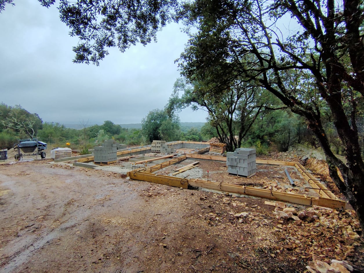 Fondation semelle filante pour maison  bioclimatique.