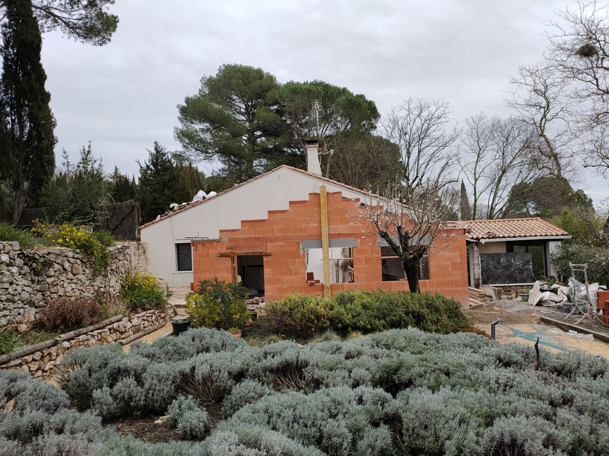 Vue en cours d'extension villa dans centre ville 